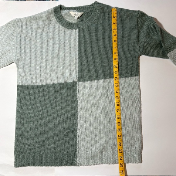 Color Block Sweater - Picture 5 of 6